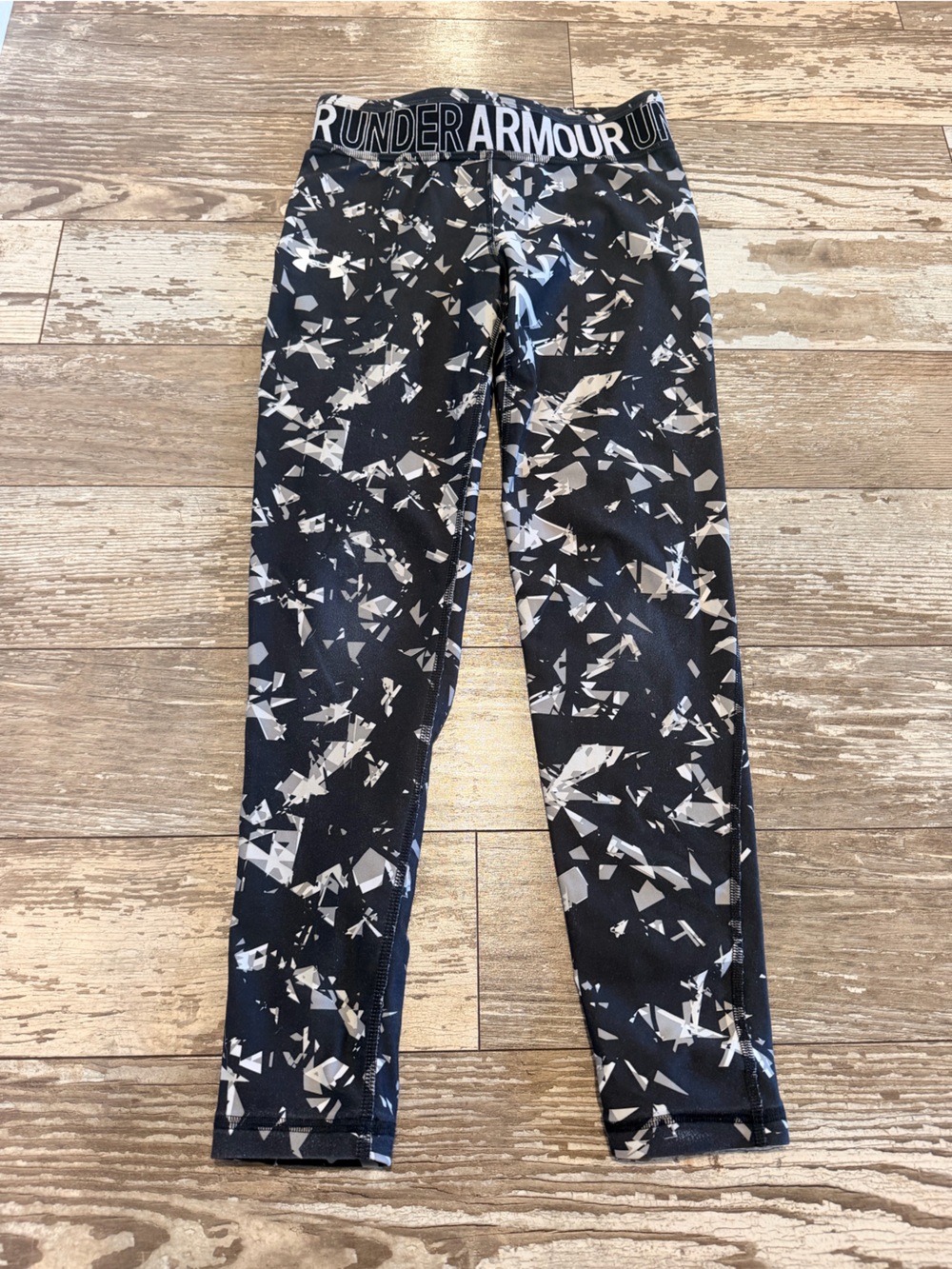Under Armour Black and White Abstract Print Girl’s Leggings Size Youth Large